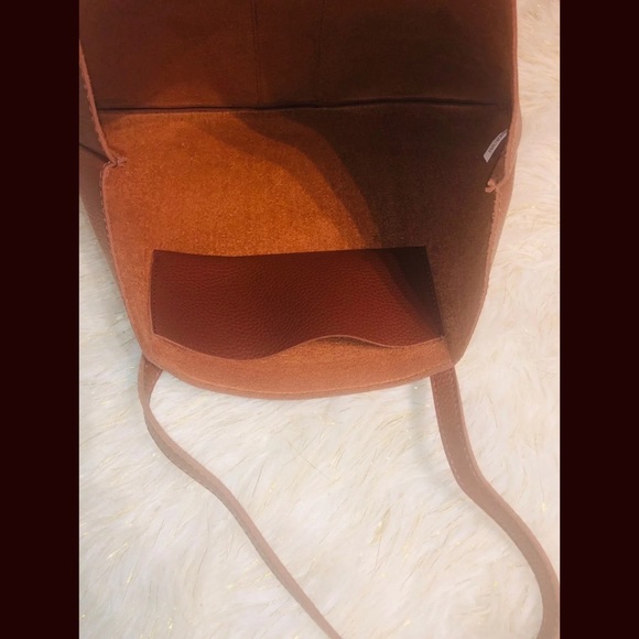 BNNBU-Exclusive-Vince Camuto-Red Desert Tote - Picture 6 of 8